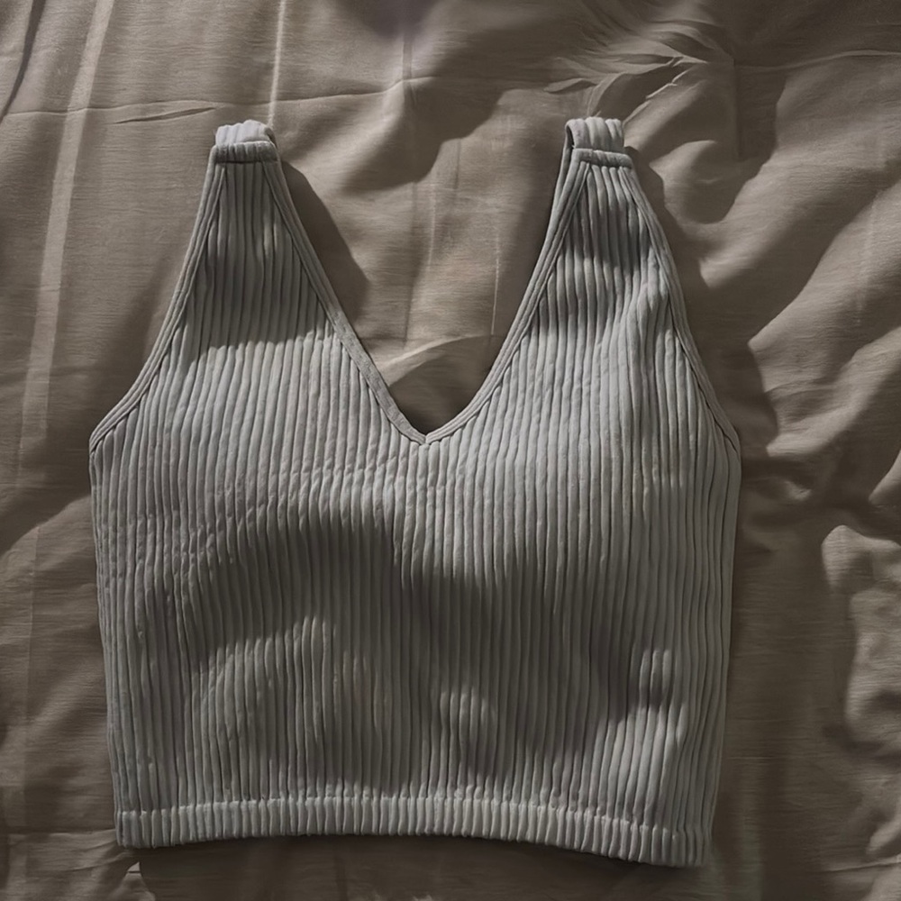 Women's Ribbed Gray Top With Pads
